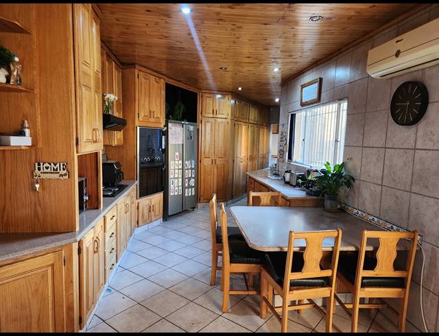 4 BEDROOM HOUSE FOR SALE IN VANDERBIJLPARK SW 2
